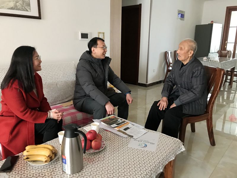 20220128/61f3db11b9e5d.jpg 1  范樂偉  劉玉梅  慰問離退休職工葛振杰_副本.jpg