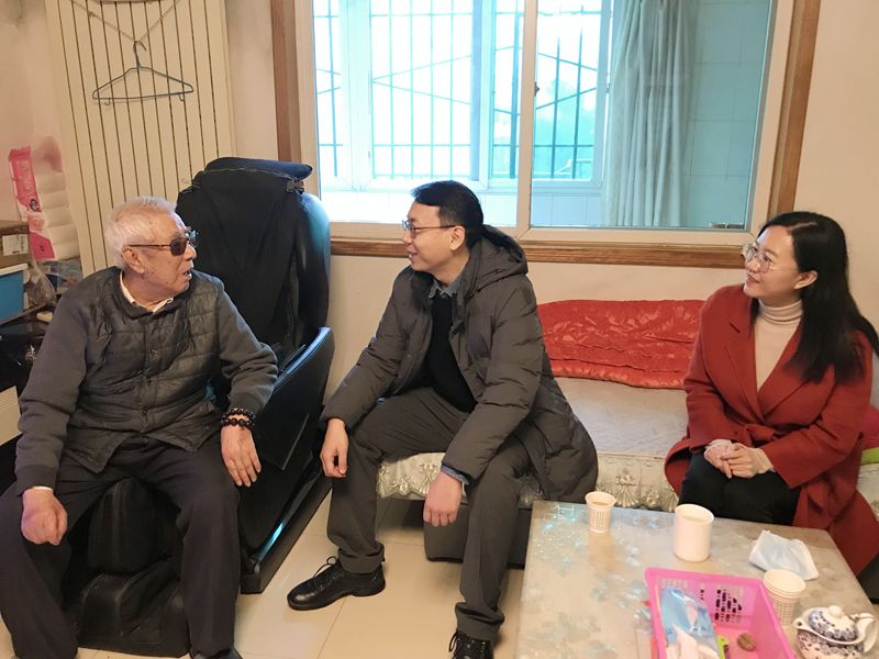 20220128/61f3db280a420.jpg 2  范樂偉  劉玉梅  慰問   康振英_副本.jpg