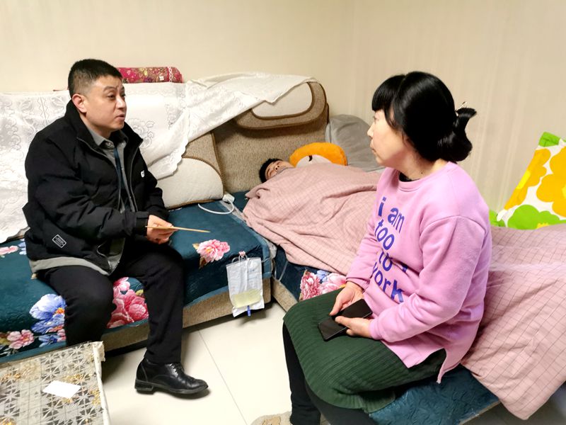 20220128/61f3db34b16f3.jpg 3  李杰  慰問   傷殘王晶_副本.jpg