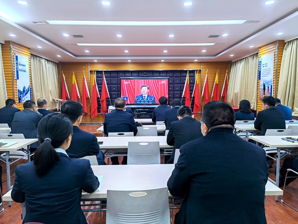 陜西地礦區(qū)研院有限公司組織廣大黨員干部收看中國(guó)共產(chǎn)黨第二十次全國(guó)代表大會(huì)開幕會(huì)